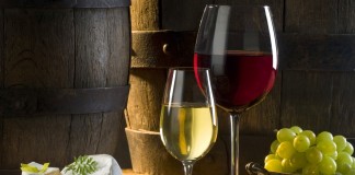 Trei investitori francezi s-au îndragostit de Romania si acum fac vin de 100.000 de euro in judetul Mehedinti vin, Insuratei