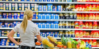 Produsele alimentare si bauturile nealcoolice detin 37,6% din consumul gospodariilor real1