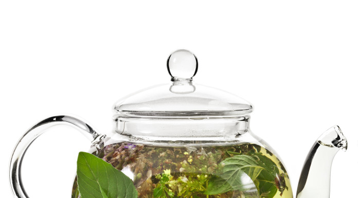 Hojicha cucerește lumea băuturilor și deserturilor. Ceaiul japonez care ar putea detrona matcha în următorii ani
