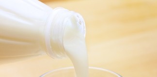 Serac lanseaza prima sticla de plastic pre-imprimata pentru lapte, in Turcia