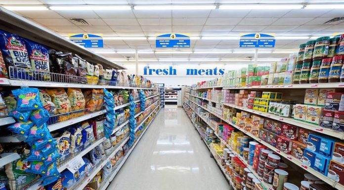 Plafonarea prețurilor la alimente stârnește controverse. AMRCR avertizează că noile reguli pot afecta consumatorii. Retailerii contestă noua formă a plafonării prețurilor Alimentația