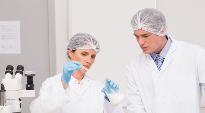 Tehnologie revoluționară pentru a produce albuș de ou în laborator lactate