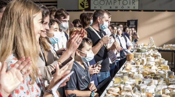 Un nou record mondial: pizza cu cele mai multe tipuri de brânză brânzeturi
