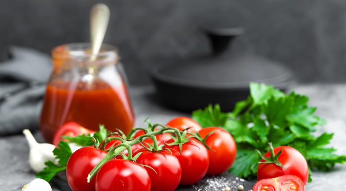 BBC: Pastele de tomate „italiene” vândute în Marea Britanie ar putea să conțină roșii obținute prin muncă forțată în China