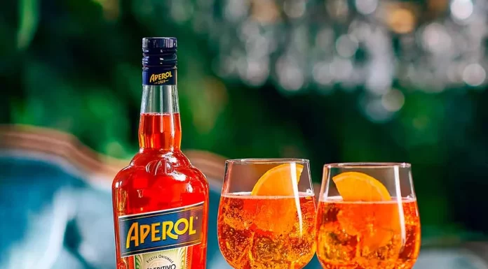Noile reguli anti-risipă ale UE pun presiune pe sticlele de băuturi cu design premium Aperol